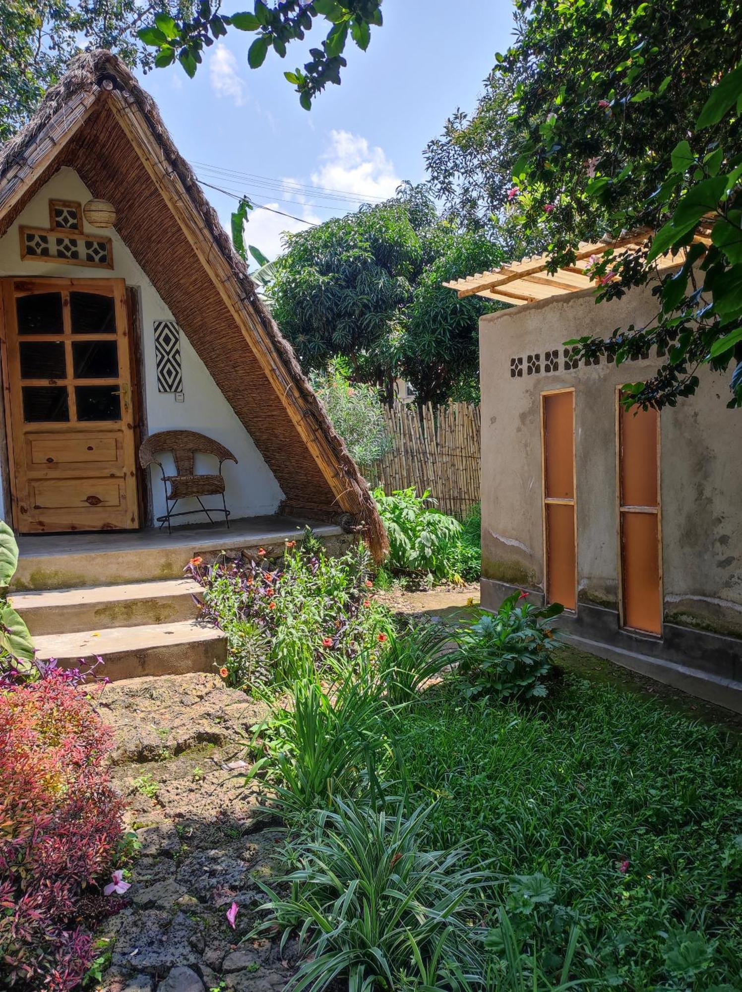 Inzu Lodge Гисеньи Экстерьер фото