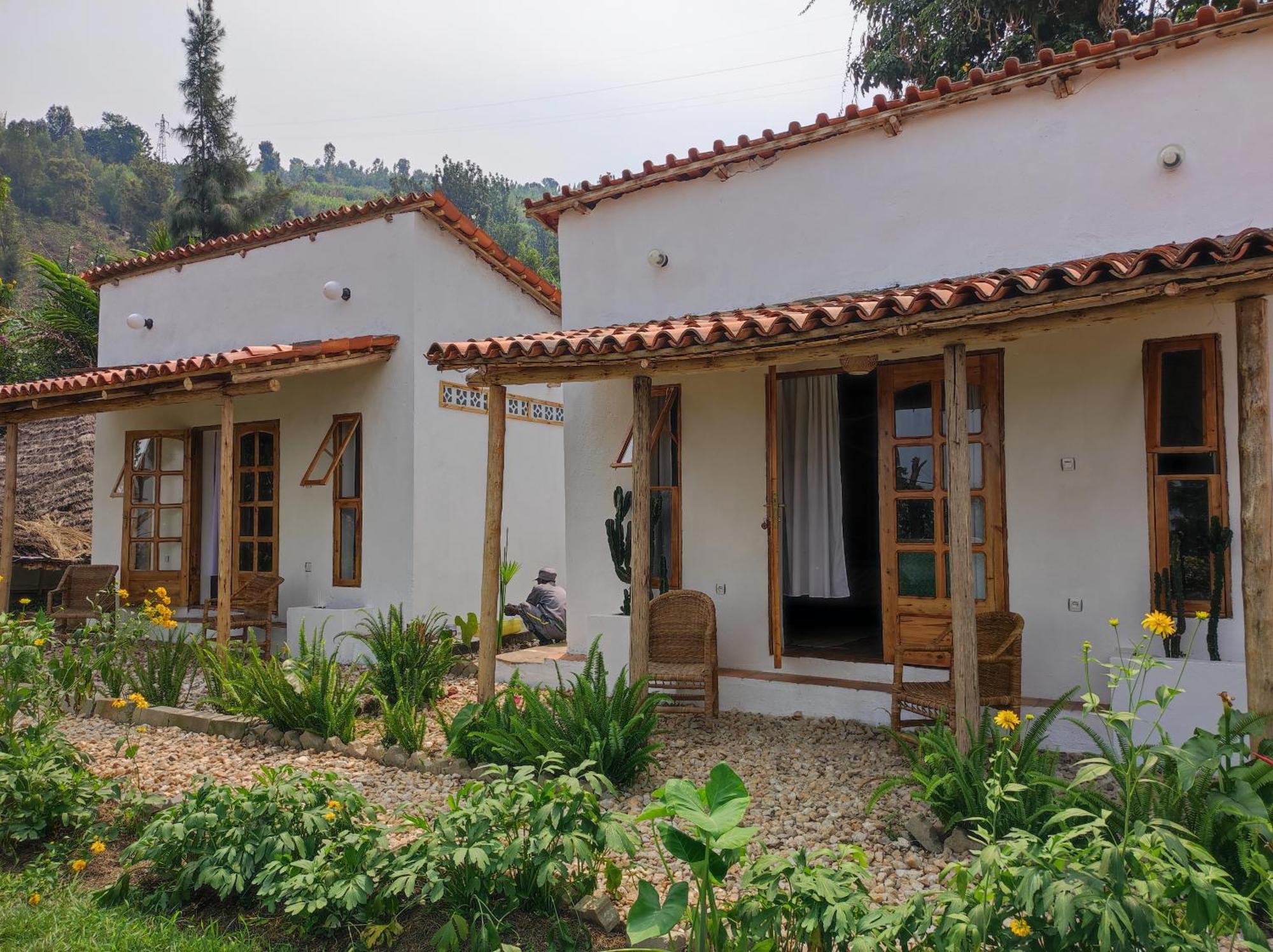 Inzu Lodge Гисеньи Экстерьер фото